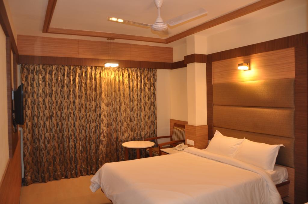 Hotel Sms Grand Inn Vellore Oda fotoğraf