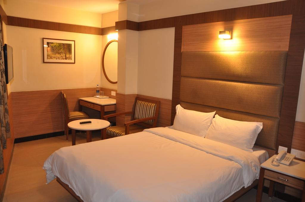 Hotel Sms Grand Inn Vellore Oda fotoğraf